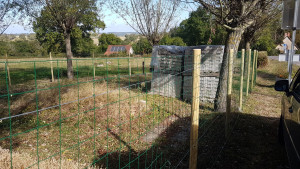 Photo de galerie - Installation d'une clôture avec taille préalable des arbres