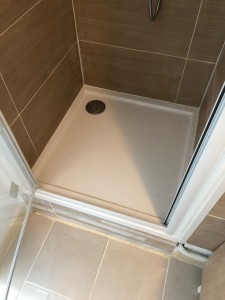 Photo de galerie - Instalation d un nouveau bac de douche +porte de douche faience 