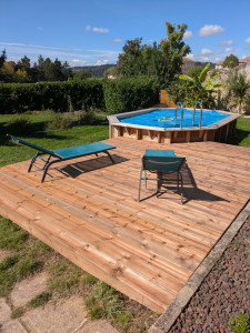 Photo de galerie - Réalisation d'une terrasse de 22 m² en pin traité. 