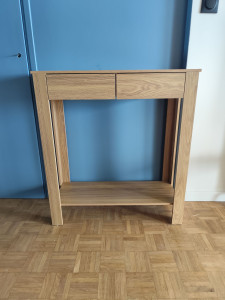 Photo de galerie - Console en bois (meuble en kit)
Montage complet d’une console en kit avec deux tiroirs et étagère basse.
Assemblage soigné, vérification de la stabilité et des ajustements. Meuble parfaitement aligné et fonctionnel.