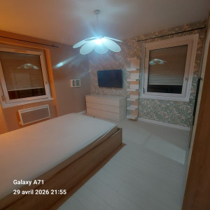 Photo de galerie - Pose de parquet clipsable, montage mobiliers lit, armoire , plafonnier, TV mural , tapisserie décorative ...


