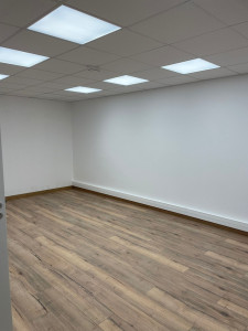 Photo de galerie - Sol, murs et faux plafond