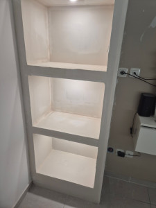 Photo de galerie - Création d'une niche de rangement et déco avec spots
