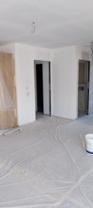 Photo de galerie - Maison neuve 
Pose de bande à joint
Ratissage 
Mise en peinture (une première couche sur la photo) 
