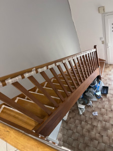 Photo de galerie - Préparation pour peintre une partie d’un escalier