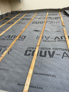 Photo de galerie - Pose d’un écran sous toiture et contre litonage