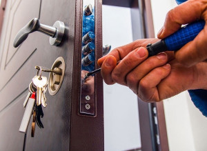 Photo de galerie - Pose de serrure multi point de sécurité 