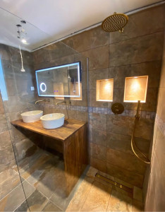 Photo de galerie - Salle de bain refaite avec faux plafond 