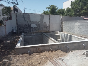 Photo de galerie - Maçonnerie d'une piscine en blocs branches 