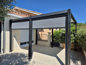 Photo de galerie - Montage et fixation  d une pergola bioclimatique avec stors intégré 