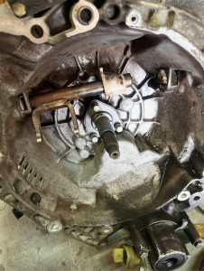 Photo de galerie - Dépose boîte de vitesse > embrayage 2l hdi 