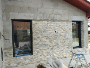 Photo de galerie - Pose de pierre à plaquer sur façade 