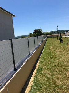 Photo de galerie - Pose de clôture en panneaux rigides