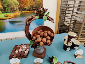 Photo de galerie - Pièce en chocolat avec des Ferrero rocher maison 