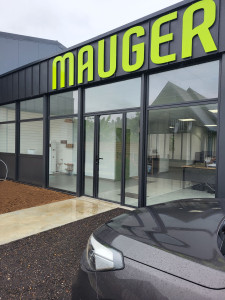 Photo de galerie - Nettoyage vitrerie avant ouverture 
