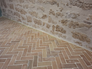 Photo de galerie - Pose de terre cuite bejmat, après réalisation de joint de pierre 