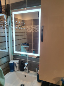Photo de galerie - évier de salle de bain avec miroir connecter