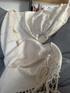 Photo de galerie - Transformation d’une écharpe de portage en sling