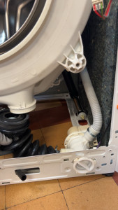 Photo de galerie - Changement pompe de vidange WHIRLPOOL