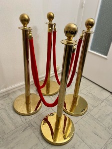 Photo de galerie - Poteau et corde de guidage