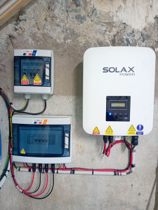 Photo de galerie - Onduleur et tableau électrique de protection 