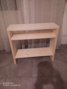 Photo de galerie - Petit meuble a chaussures  en bois du
 nord très pratique sans vis apparentes 