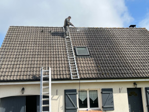 Photo de galerie - Nettoyage toiture haute pression 