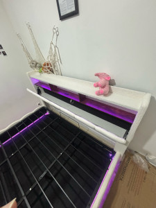 Photo de galerie - Un lit coffre avec LED intégrées
