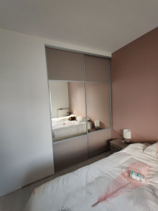 Photo de galerie - Installation de porte coulissante pour dressing 