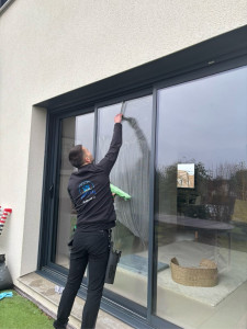 Photo de galerie - Nettoyeur de vitres