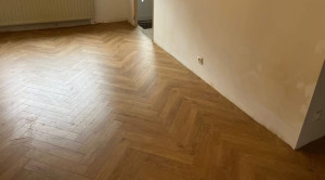 Photo de galerie - Fin de l'installion du parquet en chevron 