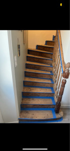 Photo de galerie - Ponçage + protection de l’escalier avant peinture. 