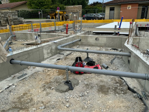 Photo de galerie - Préparation des évacuation avant le coulage de dalle d’un vide sanitaire fermé 