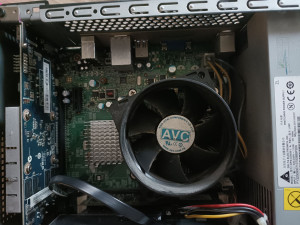 Photo de galerie - Nettoyage d'une unité centrale et remplacement du disque dur.