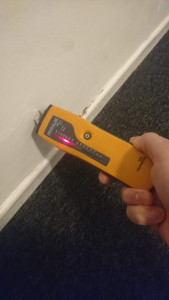 Photo de galerie - Testeur d'humidité sur support avant travaux 