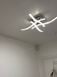 Photo de galerie - Installation d’un lustre au plafond 