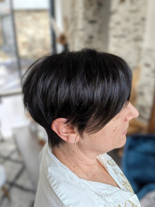 Photo de galerie - Coloration végétale et coupe courte