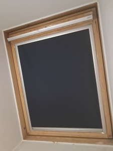 Photo de galerie - Montage  du store venelux  terminé  cliente satisfaite 