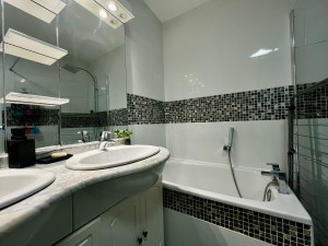 Photo de galerie - Remise en état des murs et joints de salle de bain 