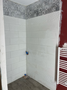 Photo de galerie - Poser de la faïence dans une salle de bain contacter moi si besoin 