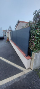 Photo de galerie - Mise en place d'une clôture alu.