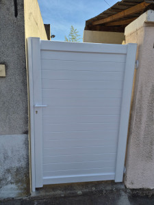 Photo de galerie - Portail PVC manual
