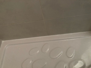 Photo de galerie - Joint en silicone d’une douche 