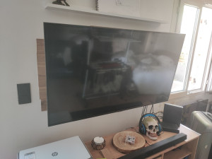 Photo de galerie - Fixation d'un meuble TV sur support mural 