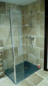 Photo de galerie - Rénovation salle de bain complète, plomberie,pose bac à douche électricité, carrelage et faience .