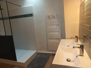 Photo de galerie - SALLE DE BAIN REFAITE À NEUF
