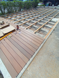 Photo de galerie - Pose de terrasse en bois , chantier en cours ???