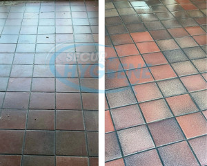 Photo de galerie - Décapage d’un sol en carrelage Avant/après 