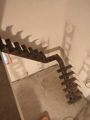 Photo de galerie - Réalisation d'un escalier suspendu 