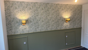 Photo de galerie - Tapisserie et peinture 